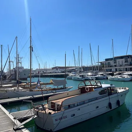 Yacht Historique Vieux Port La Rochelle * Ла-Рошель