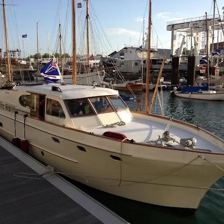 Yacht Historique Vieux Port La Rochelle Ботель