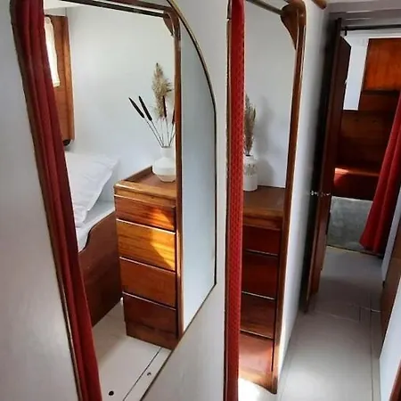 Yacht Historique Vieux Port La Rochelle * Ла-Рошель