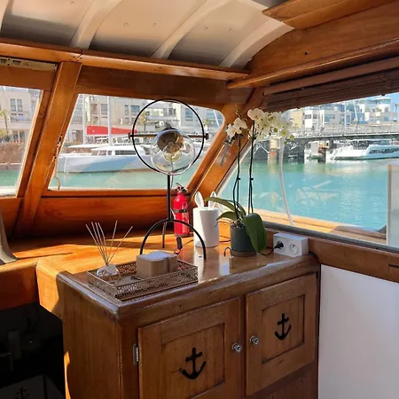 Yacht Historique Vieux Port La Rochelle Ботель Ла-Рошель