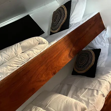 Yacht Historique Vieux Port La Rochelle Ботель