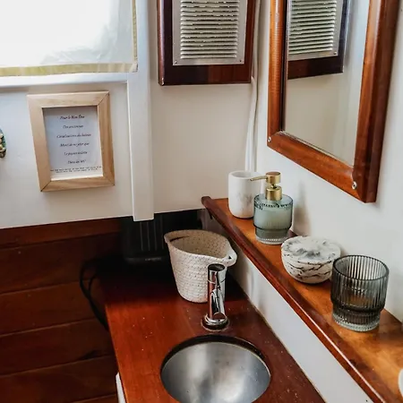 Ботель Yacht Historique Vieux Port La Rochelle