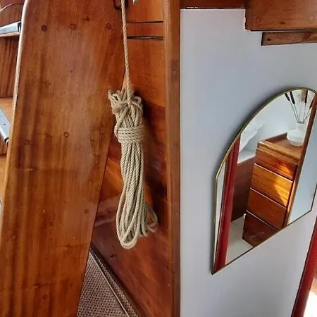 Båthotell Yacht Historique Vieux Port La Rochelle *